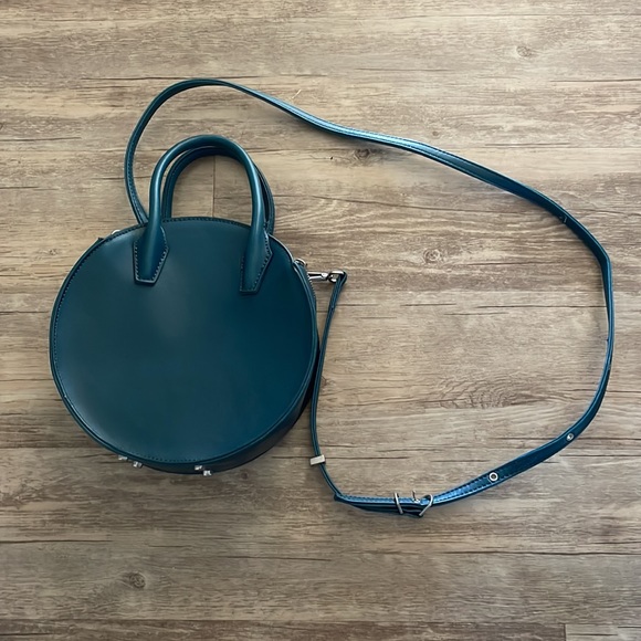 Matt & Nat Retro Teal Circular Vegan Leather Crossbody Bag - Picture 5 of 12
